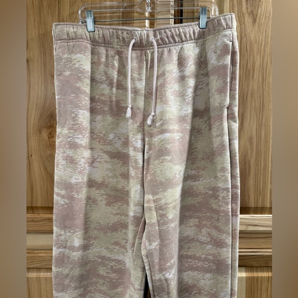 Nike Loose Fit Mid-rise Beige/Cream, Pink Camo Sweatpants Loungewear Athleisure - Picture 3 of 11